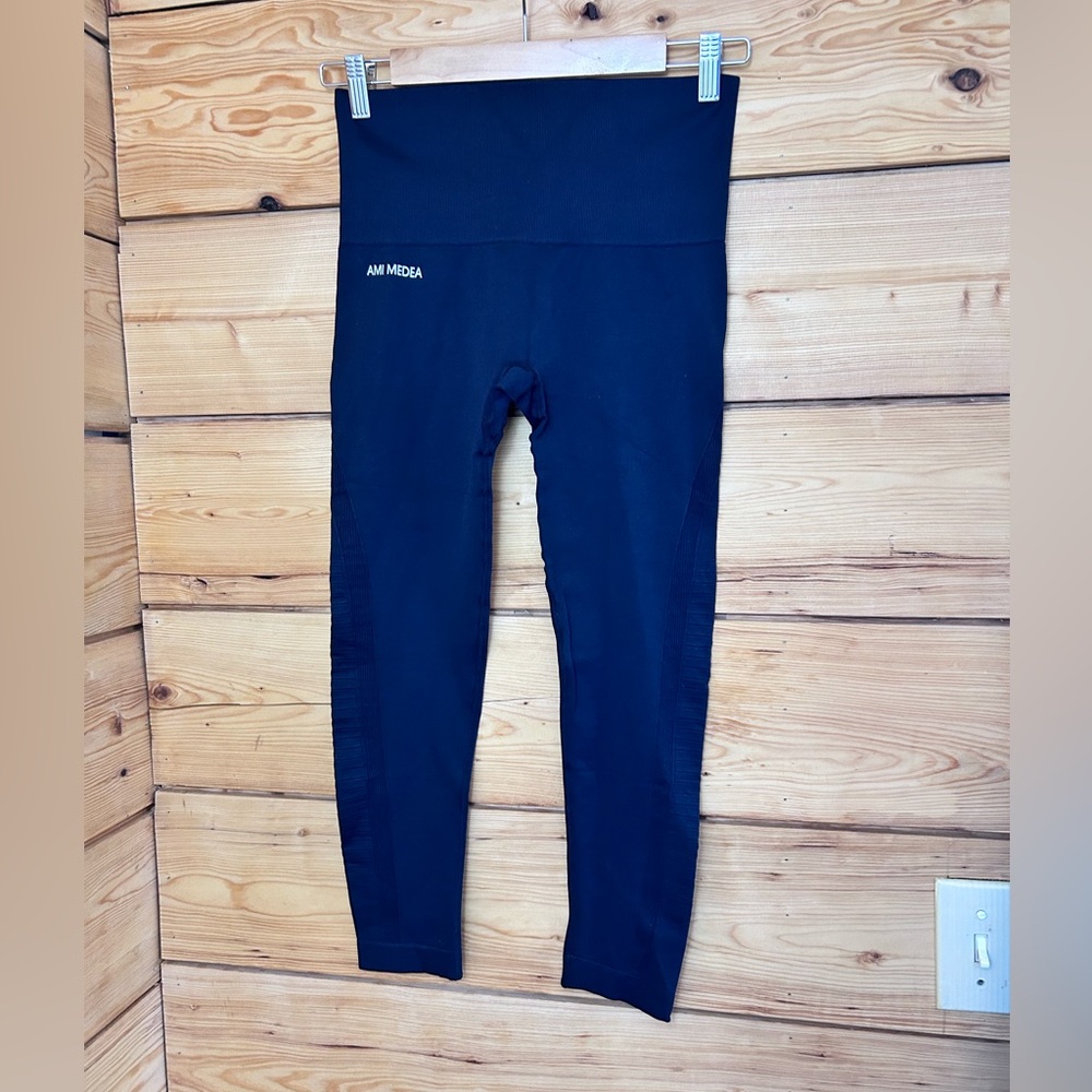 Black Seamless High Waisted Ribbed‎ Athletic Leggings Womens Medium AMI MEDEA